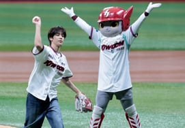 [Photo] 'Pray for Kia Victory' Song Seung-ho of Close Your Eyes