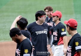 [一度にサッと] 'あ···信じがたい『サヨナラ満塁ホームランに失望したヤン・ヒョンジョン』