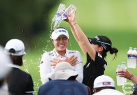 '两连冠'徐教林，在 KLPGA 锦标赛中“脱颖而出”……经过惊心动魄的延长赛击败金旼率