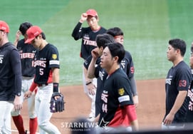 I don't know baseball! Kia's win probability was a staggering 99.2%—but Kiwoom wrote a miracle with just 0.8%.