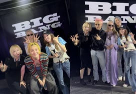 唯独少了朴春……2NE1，BIGBANG 20 周年演唱会现场现身“YG 家族义气”