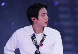 'God of the US' BTS's Jin, Perfect Visuals in Heavy Rain → Passionate Live Performance.. Tops Korean Real-Time Trends