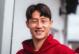 "With his chest!" Lee Jae-sung scores season's first premium assist, shaking off World Cup pain... Mainz launches 9-0 carpet bombing to advance to Round of 32 in the DFB Pokal