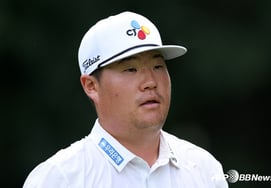 目の前で見逃した! '韓国選手初' 8年連続出場が残念ながら不発··· 「手首の怪我→共同5位→共同10位」PGA BMWチャンピオンシップの締めくくり