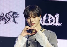 Alldrive One Jun-seo, 'Manos en forma de corazón amorosas' [★Fotos]