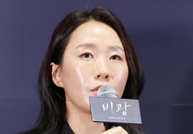 La directora Lee Ji-won, realizadora de la película «Bi-gwang» [★FOTO]