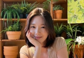 "¿Por qué eres tan guapa?" Park Woo-yeul dejó un comentario con ♥ en la foto de Kang Yu-kyung... pero Jung Ri-ri no está