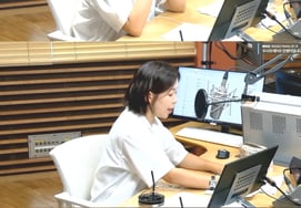 Lee Jung-rang fulfills a 21-year dream after debut... Special DJ appearance instead of Ahn Young-mi, who is on maternity leave