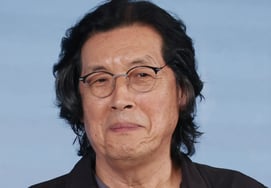 Director Lee Chang-dong's hand heart [★Photo]