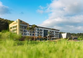 El hotel Sweet Hotel Namwon del Grupo Kyowon celebra la experiencia de «captura de anguilas de barro»