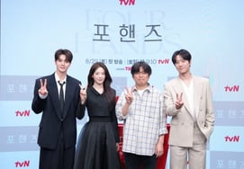 'Four Hands' Lee Jun-young: "Viewing Points? Song Kang's Handsomeness, Jang Gyu-ri's Liveliness, Director Park Hyun-seok's Directing Skills"