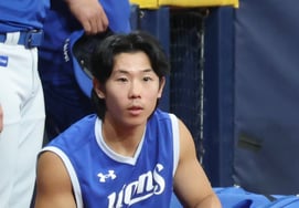 [フォト] キム・ソンユン『敵陣を正しく見つめて』