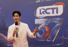 'Return' Kim Soo-hyun spotted off-stage in Indonesia: "No distance.. Warm and down-to-earth" [Star Issue]