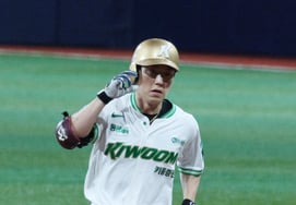 [Foto] Seo Geon-chang, jonrón en solitario directo al centro del campo