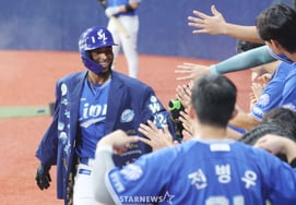 [Photo] Diaz is accustomed to the Lion Army party