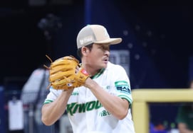 [照片] 元钟贤，被击出安打即告终结