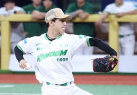 [Photo] Yuto's "Sudden Fastball"