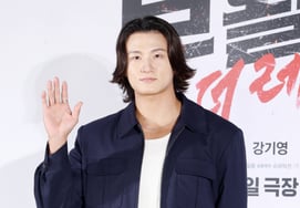Shin Seung-ho, lịch sự bắt tay[★ẢNH]