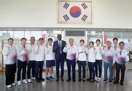 Ban Ki-moon, primer consejero honorario de la Asociación Deportiva de Corea, visita el Centro de Entrenamiento de Atletas Nacionales en Jincheon para alentar a los equipos antes de los Juegos Asiáticos de 2026: «Con orgullo de ser representantes nacionales... que esto se traduzca en buenos resultados»