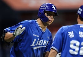 'Choi Hyung-woo and Kim Young-ung hit back-to-back grand slams!' Samsung delivers a 12-2 rout over Kiwoom, maintaining a 0.5-game gap behind KT → Choi Won-tae earns 5th win [Gocheok Field Review]