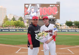 'Hanwha→KIA el protagonista del intercambio': ceremonia de entrega de récord por alcanzar los '1000 partidos'