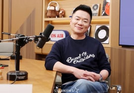 Kim Tae-gyun abandona el puesto de DJ tras 21 años en "Cultwo Show" para despedir a su hijo al ingresar en el ejército [Star Issue]