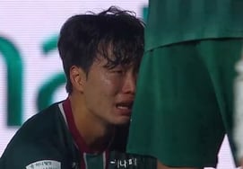 試合は終わっていないのに「涙がポロポロ」と流れた··· 致命的なミス→チームの大逆転に『号泣』したディフェンダー