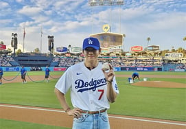 "Happy First Anniversary of V's Pitch!" BTS's V Throws First Pitch at LA Dodgers Stadium on Its First Anniversary.. Major U.S. MLB Celebrates Grandly