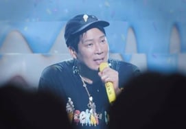 MCモン、TikTok放送中にシン・ジョンファンと駆け引き「兄さんはなぜそんなに義理がないのか」