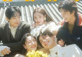 Park Bo-gum: "Whenever we gather, laughter never stops." 'Gurumi' 10th Anniversary 'Elle' Special Cover [Photo Gallery]