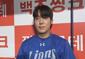 At the news of Jang Jin-hyeok's walk-off home run, Won Tae-in also offered a wry smile, saying, "Really... this series is going to be even more fun."
