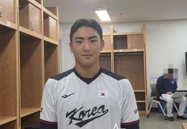 El 'lanzador zurdo de 149 km/h en la primera ronda' que también captó la atención de la MLB, Park Geun-seo, lanzó tres entradas sin carreras y eliminó a los profesionales con solo 34 lanzamientos: "Quiero ser llamado rápidamente el 21 de septiembre" [Entrevista]