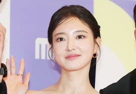 '再婚皇后' 公開を控えたイ・セヨン、スターランキング女性俳優3位