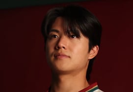 [公式] ソル・ヨンウ、ディフェンダーなのに『背番号7』を受けるなんて！ ドイツのアウクスブルクと4年契約 "激しいリーグで証明する"