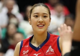 'How beautiful can she be...' Even Korean fans are stunned! Japan's 178cm volleyball goddess Sato, whose skills are top-notch... Led the team to the Asian Championship semifinals with a vow: "We will play Japanese-style volleyball."