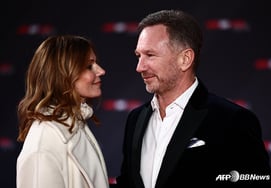 "Send me some photos." Exploding under persistent demands, a female employee exposed the F1 team principal's grotesque sexual harassment via text... His wife was left sobbing upon hearing the shocking conversation details.