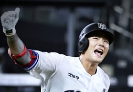 A batter with only 45 at-bats hits a walk-off home run! Why is there high expectation for KT, the team leading the race just before the decisive match, even though its main power hitter with '30 home runs and 99 RBIs' is absent?