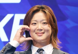 チョン・ユインの「かわいいボールハート」 [★フォト]