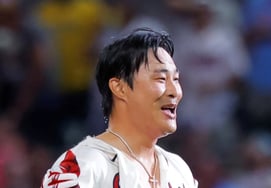 'As expected' Kim Ha-seong's legendary defense, a single glance right after being hit by the Japanese ace's pitch... Securing his starting spot again! 'ATL's unstoppable 5-game winning streak'