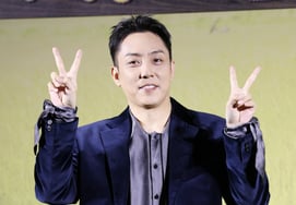 ウィン·ジウォン、♥スタイリストの妻と新婚生活「下着だけで出てきた」 [サリムナム]
