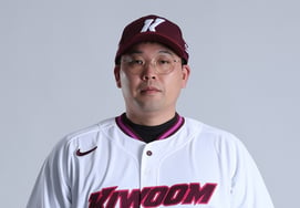 "My child is a 5-tool player, so why aren't they playing? I got a call from the player's parent... I didn't expect this in pro ball..." Former Kiwoom coach reveals shocking story