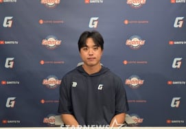'Let's Let Go of Everything, ERA 0.00' Sensation from Opening Day: What Changed for Lotte Rookie? "Whether I do well or not, I'm still a rookie" [Interview]