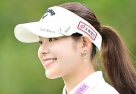 "Thought She Was an Idol" 153cm Japanese Beauty Golfer Yoshida Rin Captivates the Nation with Top-Tier Looks and Skills! "What's This Cuteness?" in Pre-Party Dress