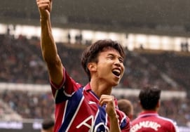 First start, one goal and one assist! American-born star Jeon Ji-sung delivers a 'one-man show' with top rating and POTM... Swansea secures a decisive 3-0 victory over Derby County.