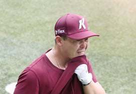 [Foto] Hiura: «Recordando el honor de los 50 jonrones en la MLB»