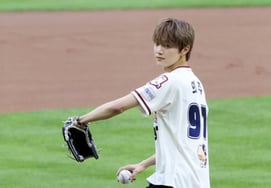 [Photo] &TEAM's Ujoo delivers an 'overwhelming windup'