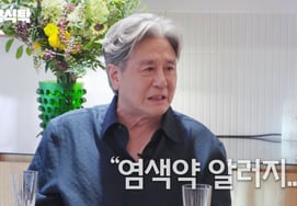 Choi Min-sik reveals the reason he has kept his white hair: "My face swells up to twice its size if I dye it" [Fairy Jae-hyung]