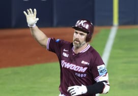 [Photo] Davidson hits a 135m solo home run against Choi Min-seok