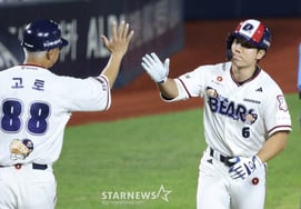[Ảnh] Oh Myung-jin, home run chốt 3 điểm