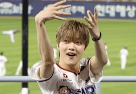 [Photo] U-Joo, the cheer squad leader radiating dreamy charm